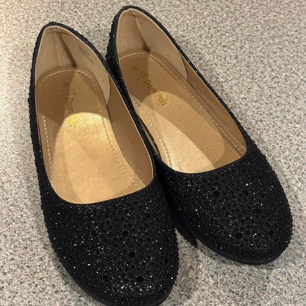 Dream Pairs black sparkly ballet flats with a touch of glamour Size 6